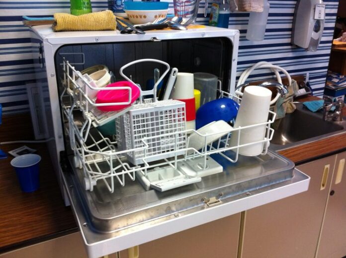 dishwasher 526358 1920 750x560 1