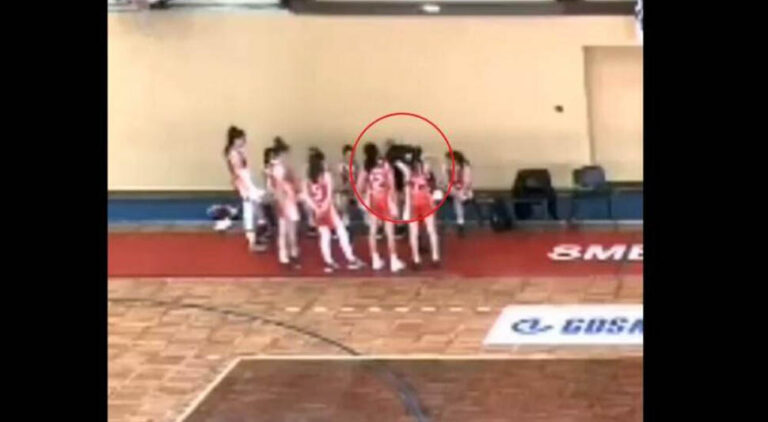 Uznemirujući snimak: Košarkaški trener viče, a potom udara djevojčicu (VIDEO)
