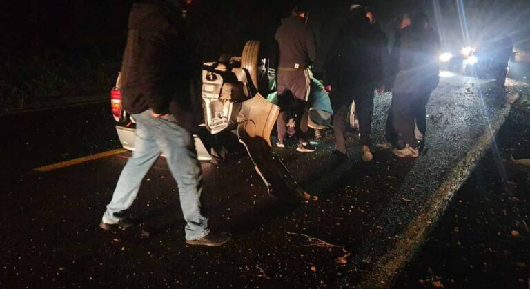 Stravična nesreća u BiH, auto na krovu, saobraćaj obustavljen (FOTO)