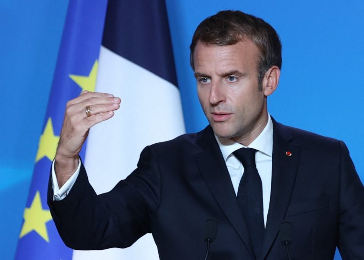 Macron: Neće biti novih restrikcija