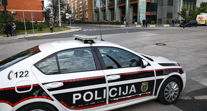 A0A93560 B300 40C2 95BD BA43F48E958A