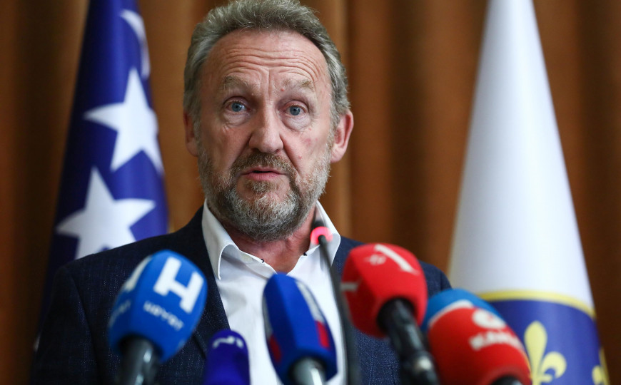 B9063186 DC7E 4DD8 85A5 A2ECA9AAAB76