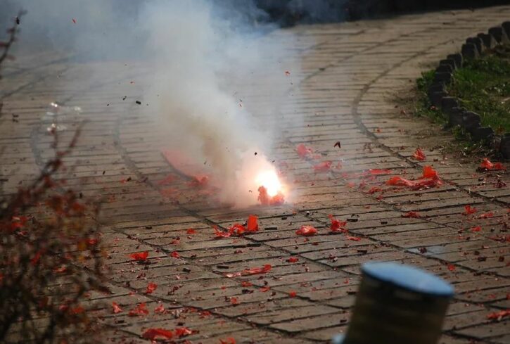 petarde 277242 725x489 1