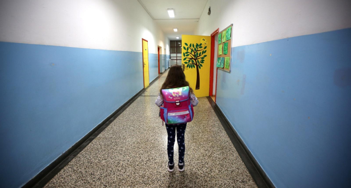 SLUČAJ U KAKNJU: Djevojčica se vraćala iz škole, a onda joj nepoznata osoba ukrala mobitel