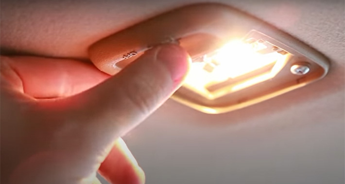 Koliko je potrebno da se isprazni akumulator ako ostavite svjetlo u kabini upaljeno