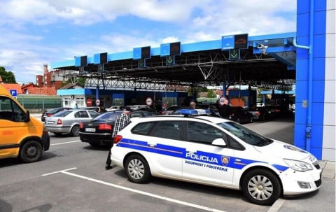 163842AB 62C8 46BB 8968 68E8BA854634