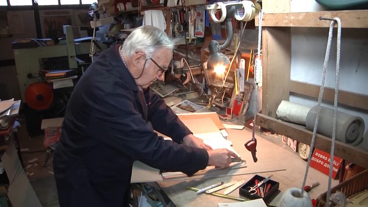 1644084243 SA POSLJEDNJI KNJIGOVEZAC PKG NAT 120220204 150707505 mxf 00 01 21 11 Still001 750x422 1