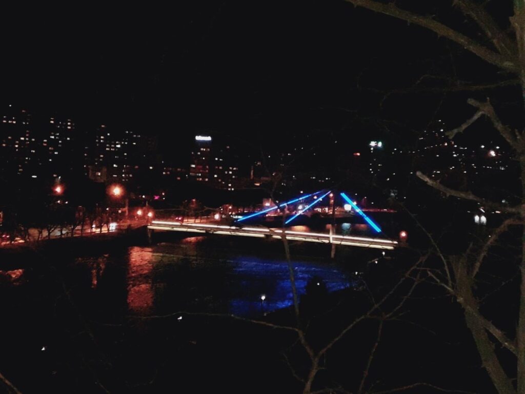 1D09F7B3 2A9D 480A A439 FC5157640D2B