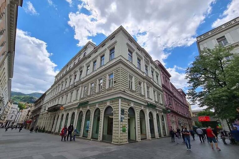 Oglasili se iz Sberbanke: Poslujemo uobičajeno, pružajući sve proizvode i usluge