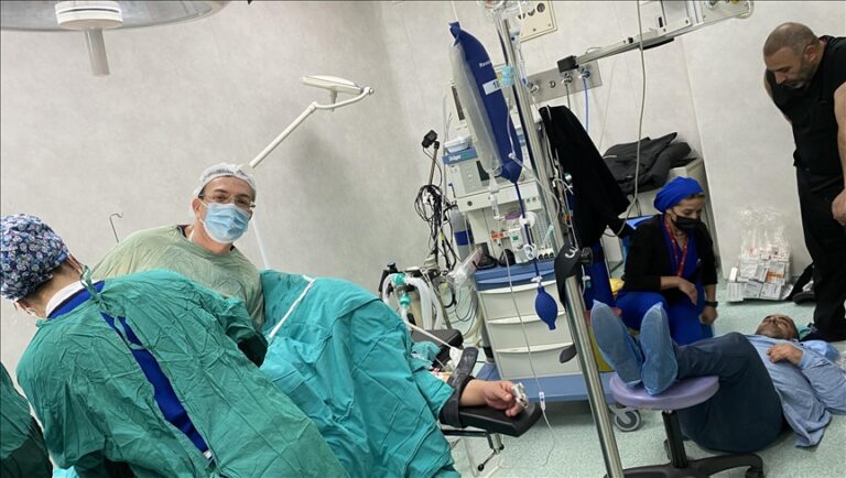 Turčin pao u nesvijest kada je poslije 22 godine braka postao otac 