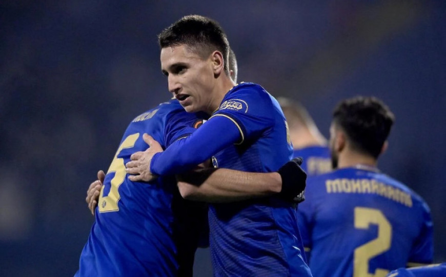 3DC74F8B DBAB 46CF B2F9 4B3AE345B8A7