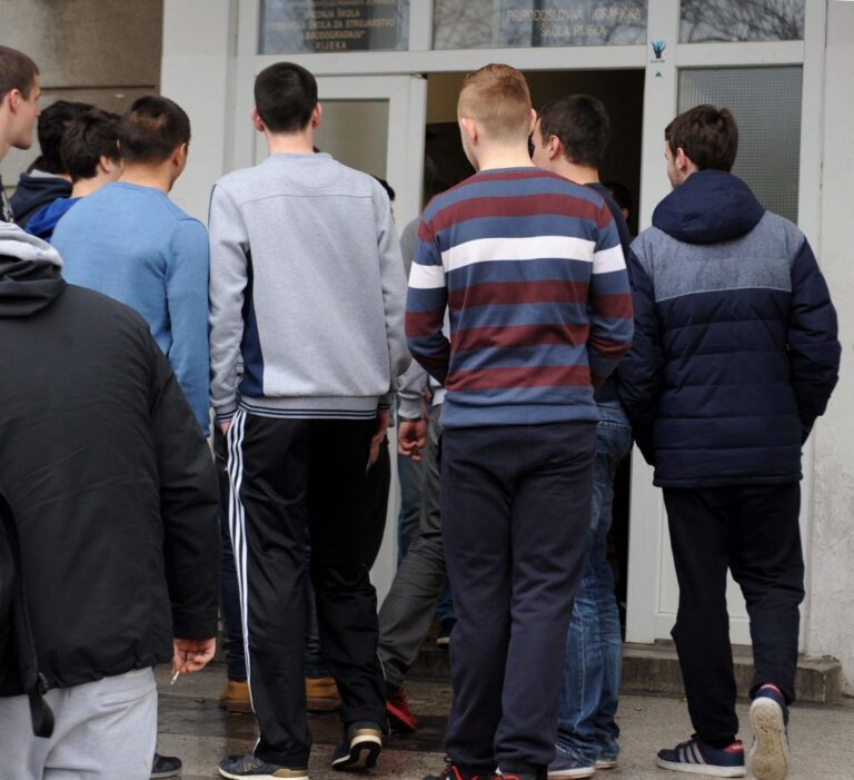 Škola odvela djecu na izlet u planinu bez opreme, spasioci ih satima izvlačili