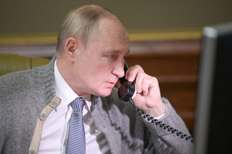 Putin: Lakše nam je dogovoriti se nego boriti sa bandom narkomana u Kijevu 