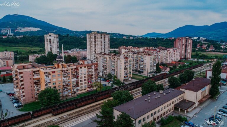 DRAMA U BLATUŠI, NAPAO I POLICIJU: Je*em li vam mamu, poklat ću vas sve!