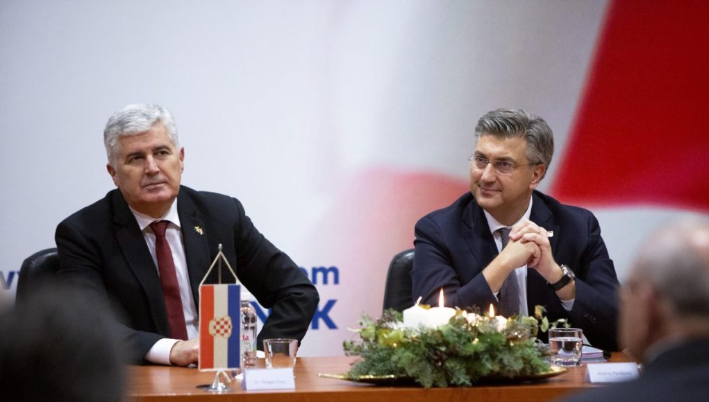 B8432B42 3BC3 4DAD 8CD6 D12B36978182