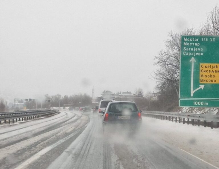 Olujno nevrijeme u većem dijelu BiH, mećava i snijeg otežavaju saobraćaj  