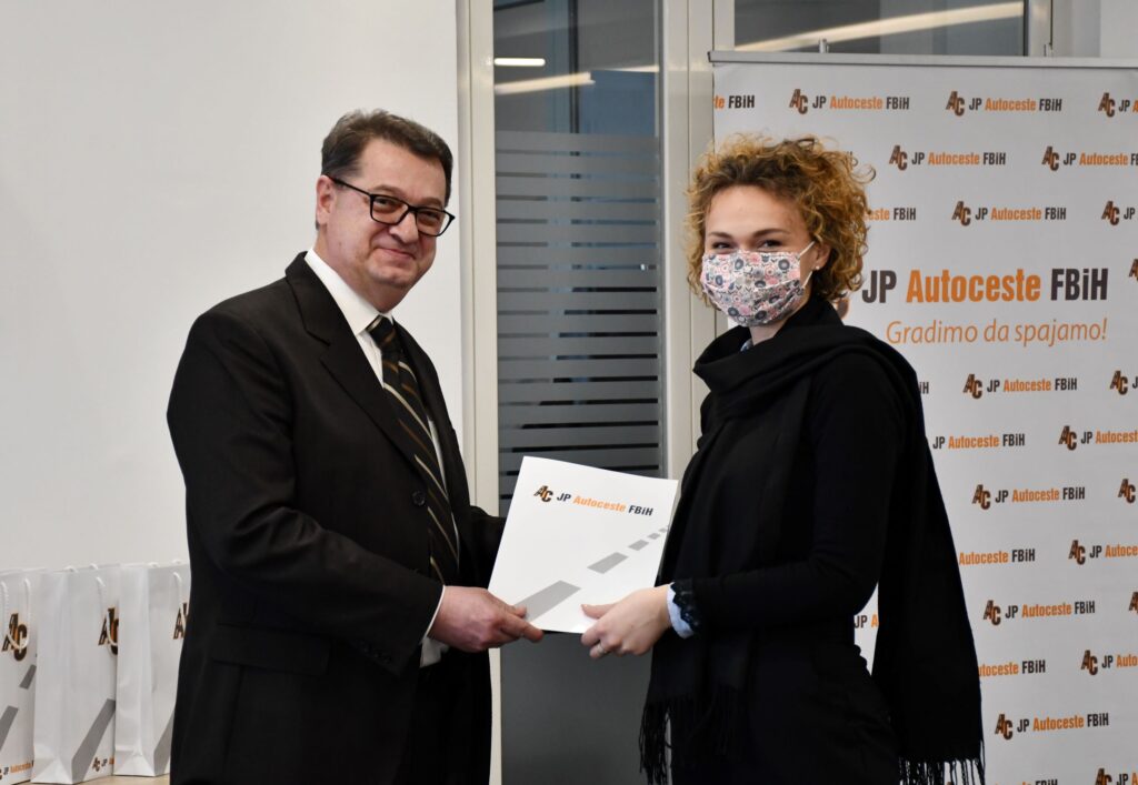 E913B157 CBC5 4A77 B5EF D9C0578838A0