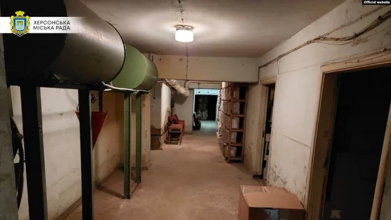 Skloništa u Ukrajini pretvorena u striptiz barove i salone za tetoviranje