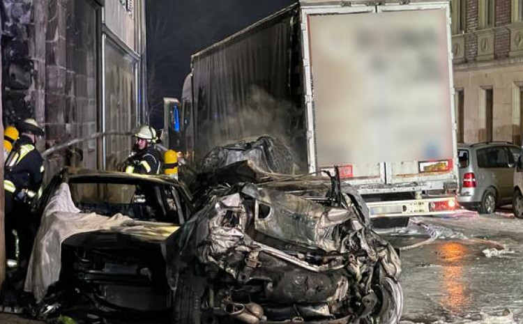 Pijani vozač kamiona prošao kroz crveno, pa oštetio 31 vozilo