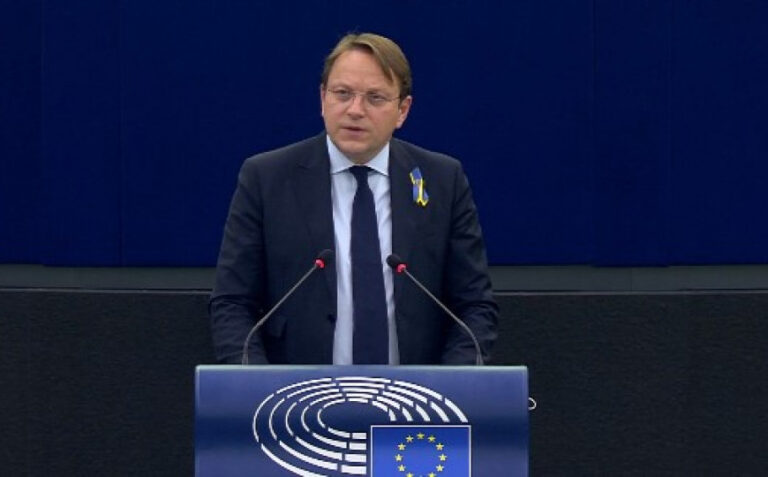 Hoće li EU uvesti sankcije Dodiku: Varhelji rekao da je BiH ključna za zapadni Balkan