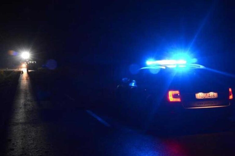 TRAGEDIJA: Vozač kamiona poginuo dok je čekao popravku kamiona