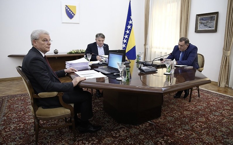 5894DA54 3761 4C0B AF4F E53DB08FE18B