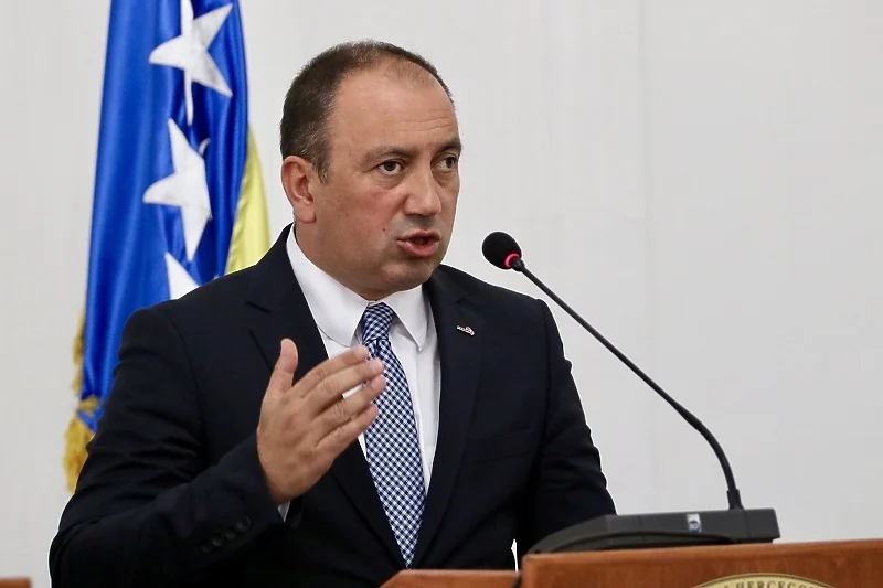 58EAD48D 5AA9 4698 A0F8 96F94C9B8A94