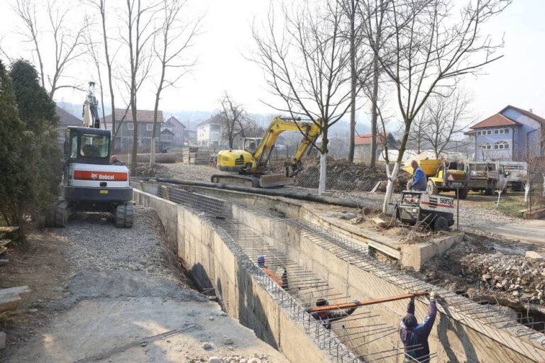 U toku radovi na regulaciji potoka Hrast