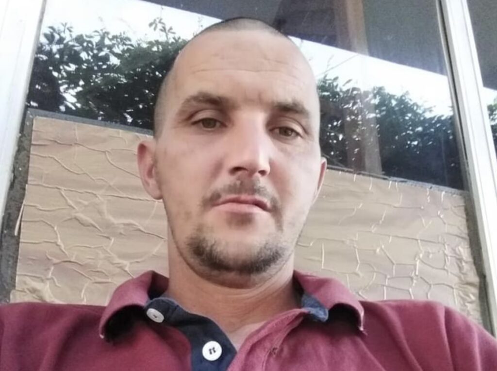 B715F1B6 9456 412B AF57 D627D32647E5