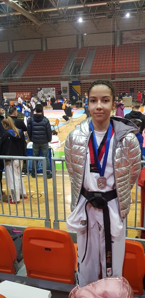 E714C036 AA25 45C9 B49B 3C8F58CD9A19