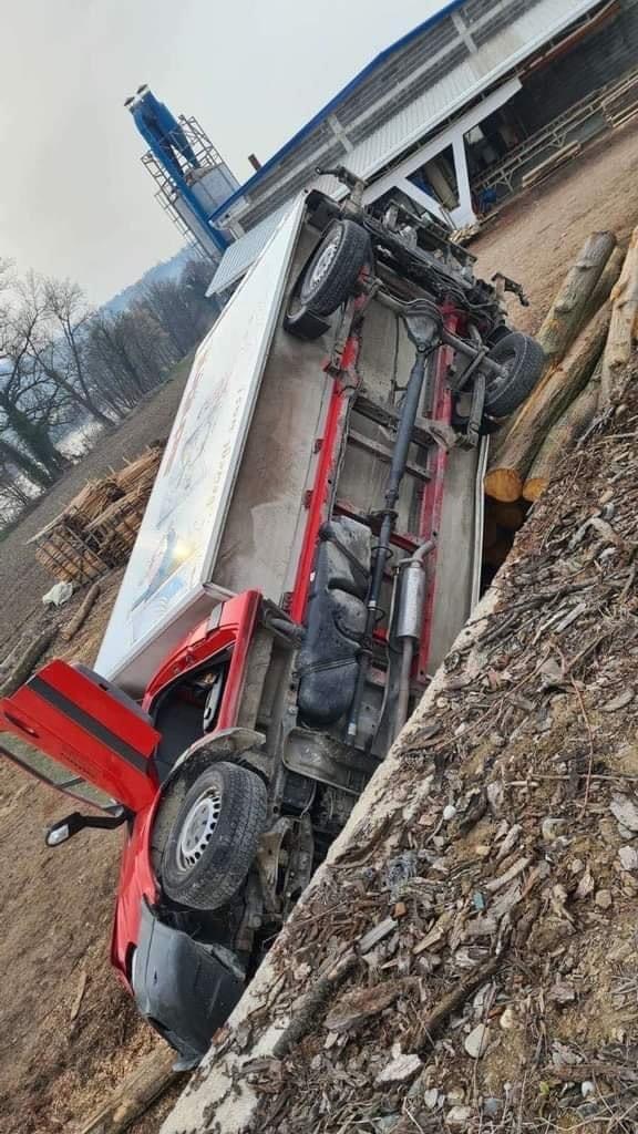 Nesreća na M-17, prevrnuo se kamion