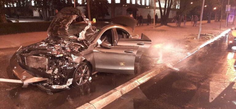 Užasna nesreća u BiH: U sudaru tri vozila zapalio se Mercedes