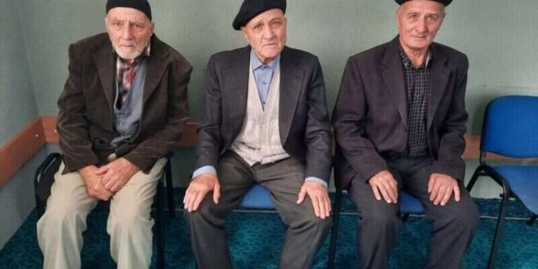 Poučna ramazanska priča o trojici braće: Ne propuštaju nijedan namaz, zajedno broje preko 250 godina života