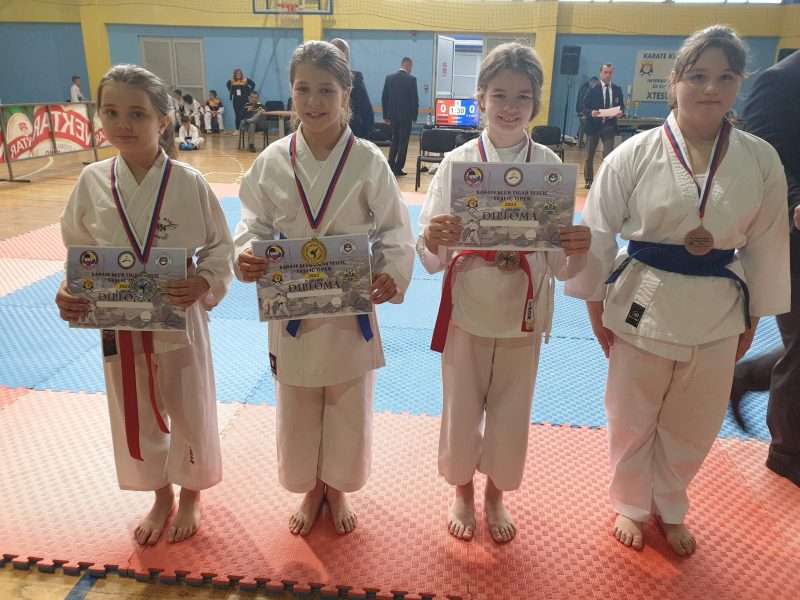 15DE3565 AEB9 481F B960 63BFE3A09A91