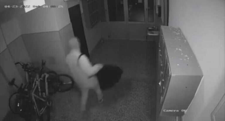 NESVAKIDAŠNJI SLUČAJ U ZENICI: Ukradena obuća od svih stanara (VIDEO) 