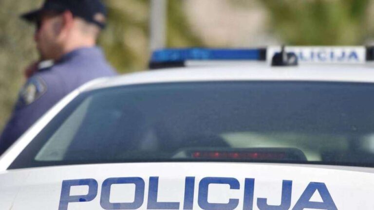 Dvojica maloljetnika pala sa sedam metara visine na betonsku podlogu 