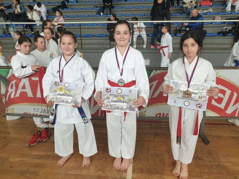 6B58F9B5 76CA 4B36 AEE7 00CA28EFDA3C