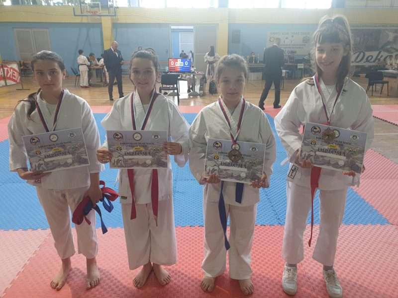 742CFB84 714F 4961 8285 3C9260335581