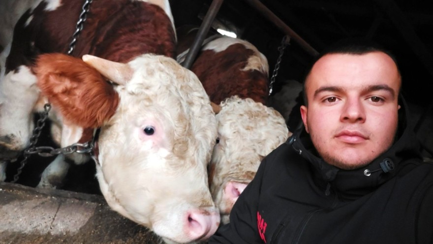 9A89B9F9 DD5F 4993 9392 6738174024D5