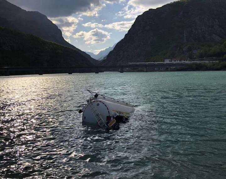 A79C018E 73C8 46FC ABD2 DF5A5F8F56BE