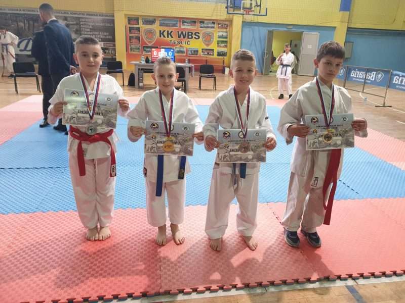 AFEBC8D4 6B06 4F5F A04A 87D140A280BA