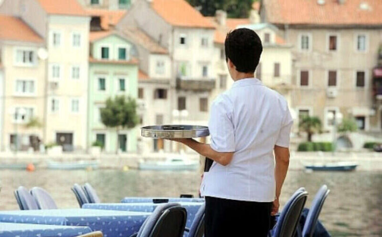 Ispovijest sezonske radnice kojoj se rad pretvorio u noćnu moru: Kolega je bio toliko gladan da je jeo ostatke od gostiju 