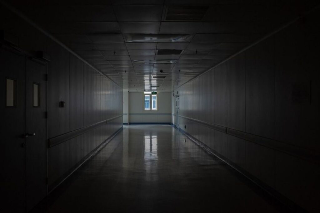 hodnik bolnica pixabay