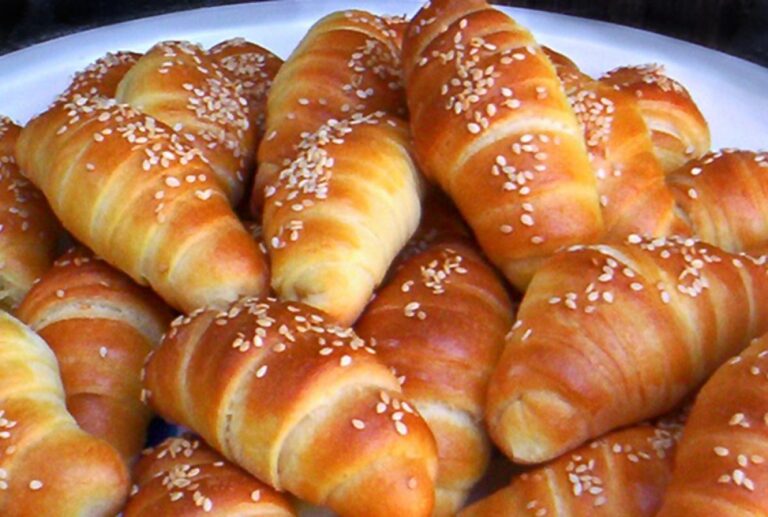 Savršeno jelo vikendom: Najmekše i najukusnije kiflice sa svježim sirom