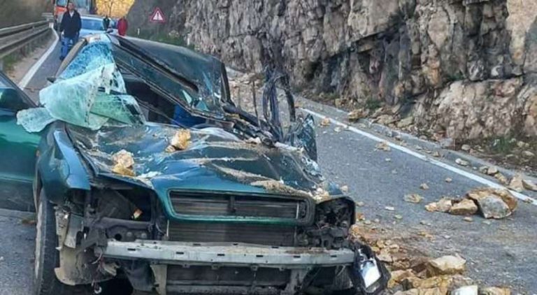 UŽAS U BIH: Odron smrskao automobil