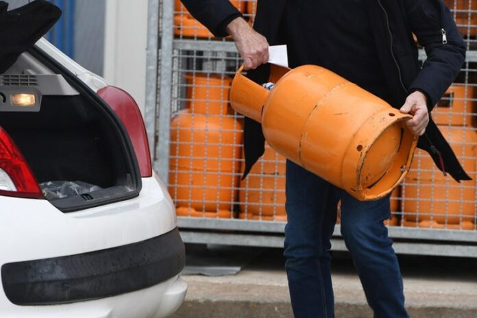 plinska boca utovar pixsell c846d98d 561a 4926 8007 e1b37b2fd122 696x464 1