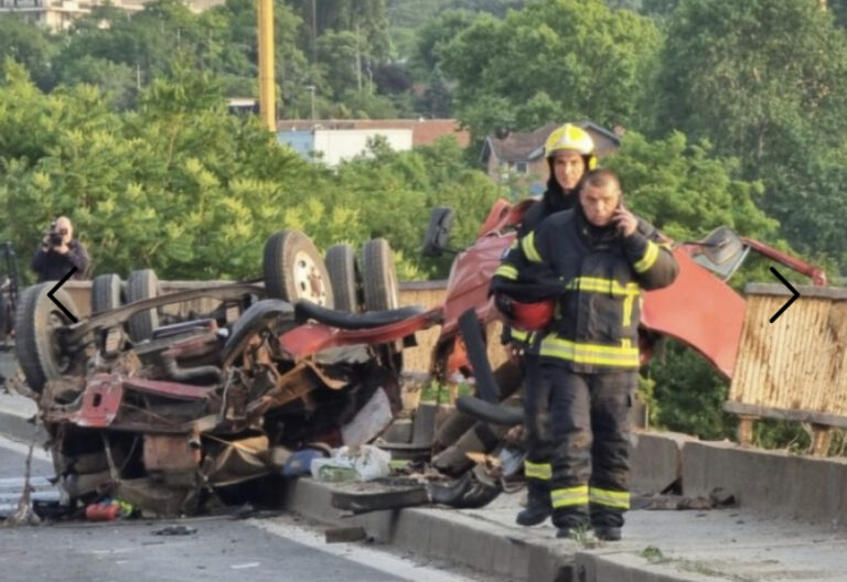 Detalji stravične nesreće: Ispali iz kabine kamiona i pali sa visine od 20 metara, poginuli na licu mjesta