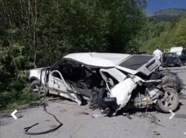 Poginuo mladić (21), nakon udesa ispao iz Golfa: Tijelo je ležalo nepomično  (FOTO)