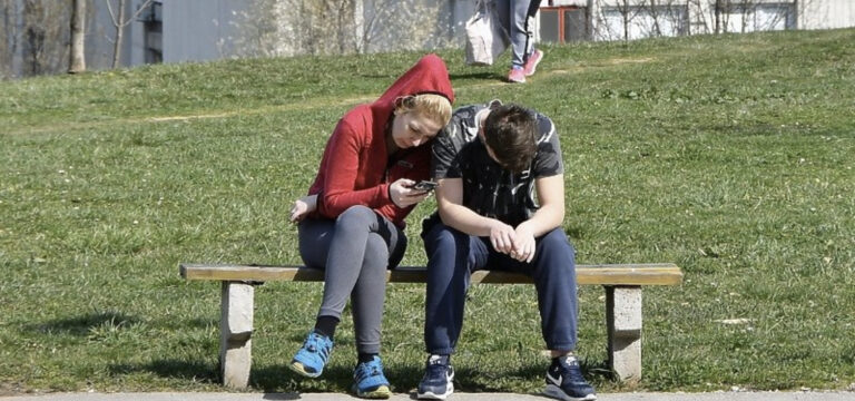 Položaj mladih u FBiH: Polovina djevojaka nikada nije posjetila ginekologa, mnogi rade van struke