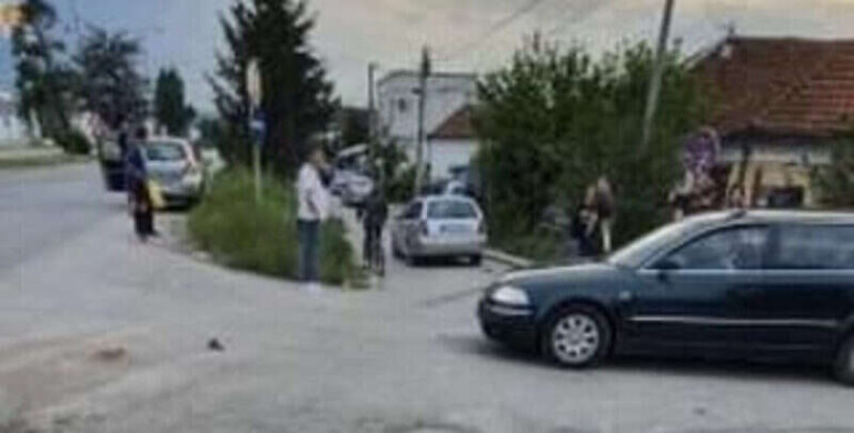 Bizarna nesreća: Vozač ispao iz vozila, audi se zakucao u kuću (FOTO)￼